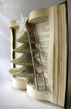 bookscuptureChristmasTree